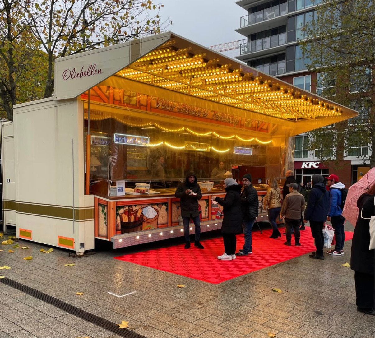 Foto 6 van Oliebollenkramen te huur / Verkoopwagens te huur /oliebollen
