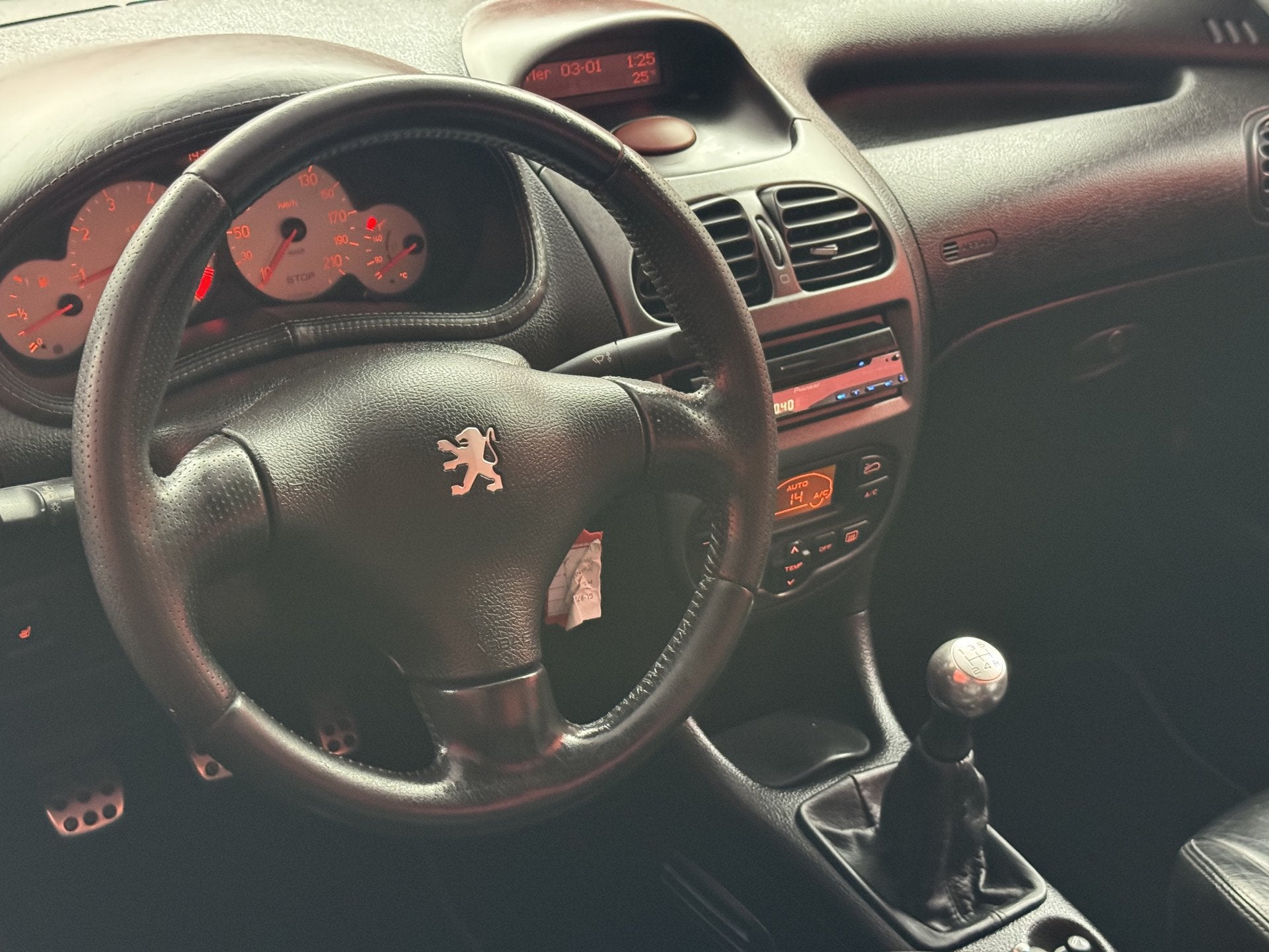Peugeot 206 CC 2.0-16V | Clima | Leder (bj 2001), Auto's, 136 pk, Gebruikt, Zwart, 4 cilinders