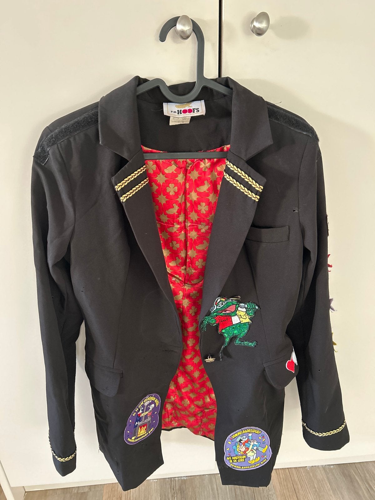 Carnavalsjas P.W. Hoofs met patches - Maat M, Kleding | Dames, Carnaval, Kleding, Gedragen, Ophalen