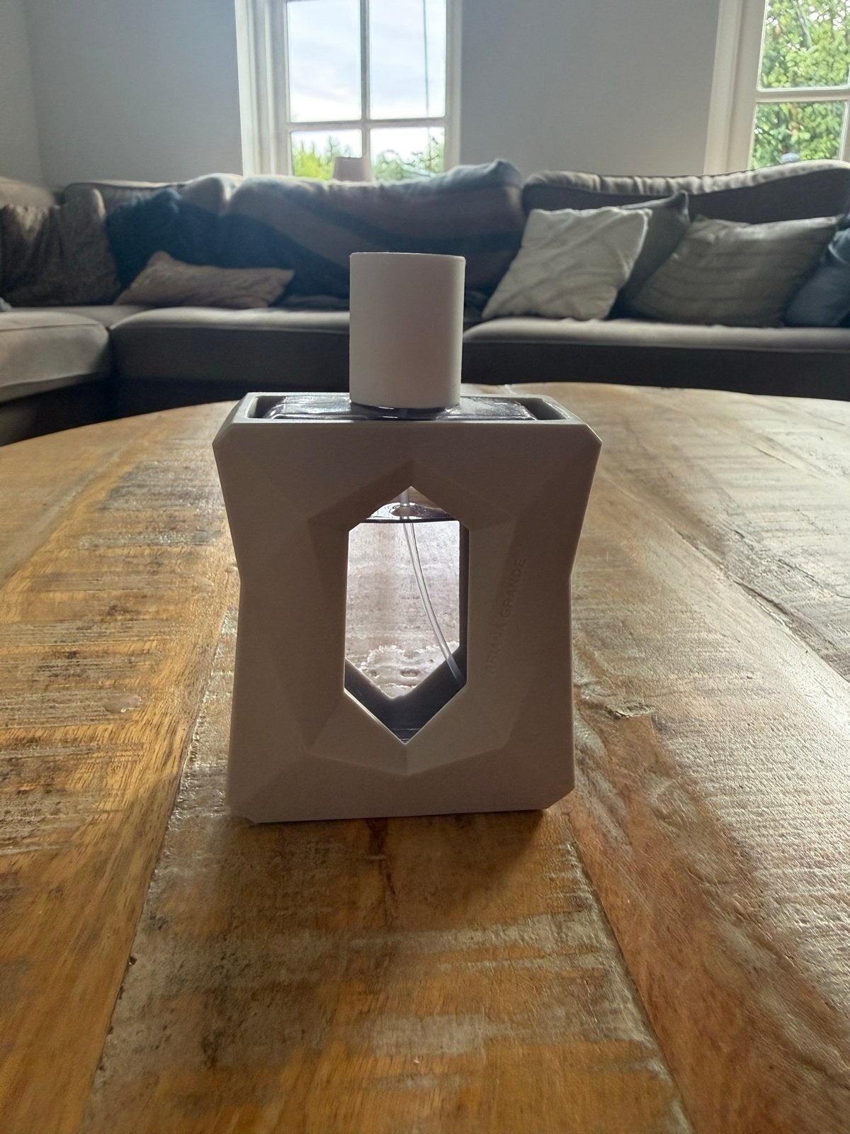 Ariana Grande God Is A Woman parfum 50 ml, Ophalen of Verzenden, Zo goed als nieuw