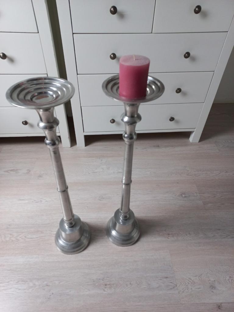 2 kandelaars  70 cm hoog., Ophalen, Zo goed als nieuw, Metaal, Kandelaar