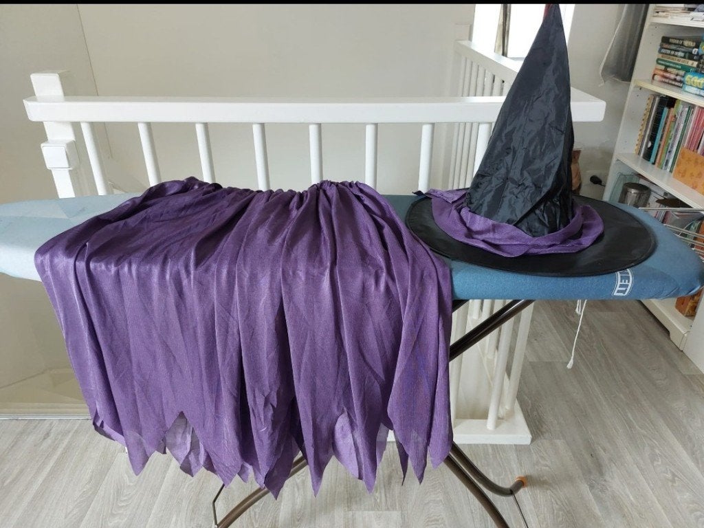 Heksenkostuum paars met hoed - Halloween/Carnaval, Ophalen of Verzenden, Zo goed als nieuw, Kostuum, Halloween of Griezel