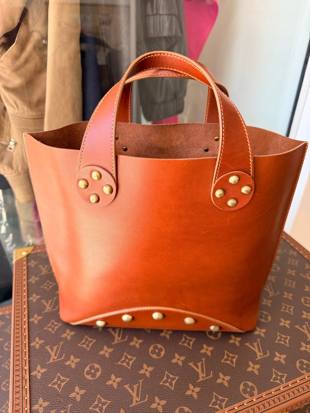 Celine Overzised Stud Bag. Zo goed als nieuw, Ophalen of Verzenden, Zo goed als nieuw, Bruin, Handtas