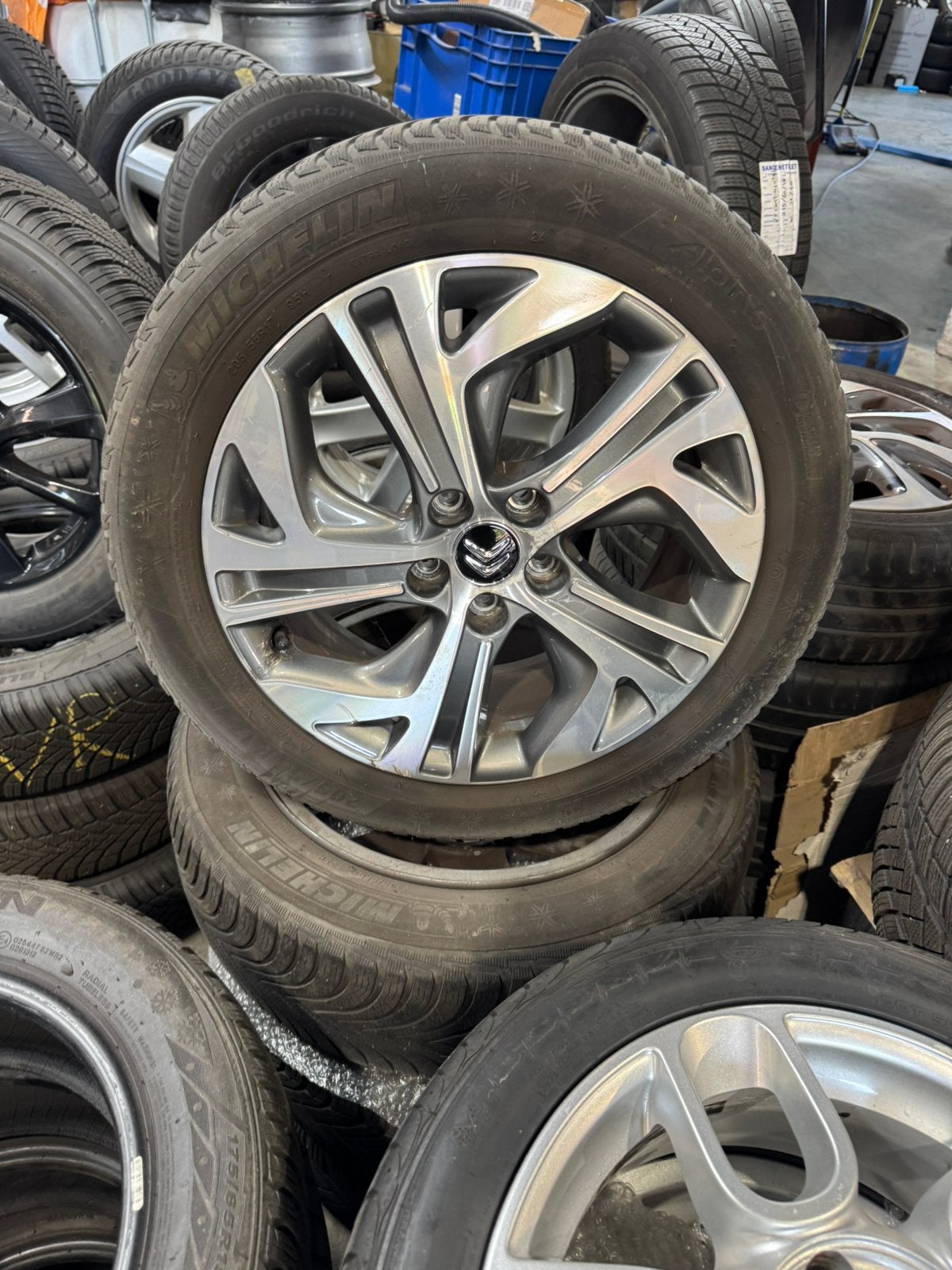 17” Originele 5x108 Citroen Velgen met Michelin Winterbanden, Auto-onderdelen, Banden en Velgen, Gebruikt, Banden en Velgen, 17 inch