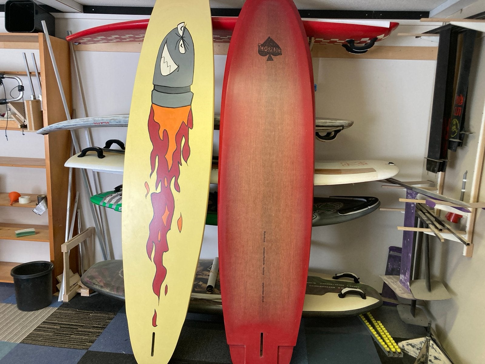 Twee speciale windsurfboards: Ace of Spades & Bullet Carbon, Watersport en Boten, Windsurfen, Gebruikt, Met vin(nen), Plank, Ophalen