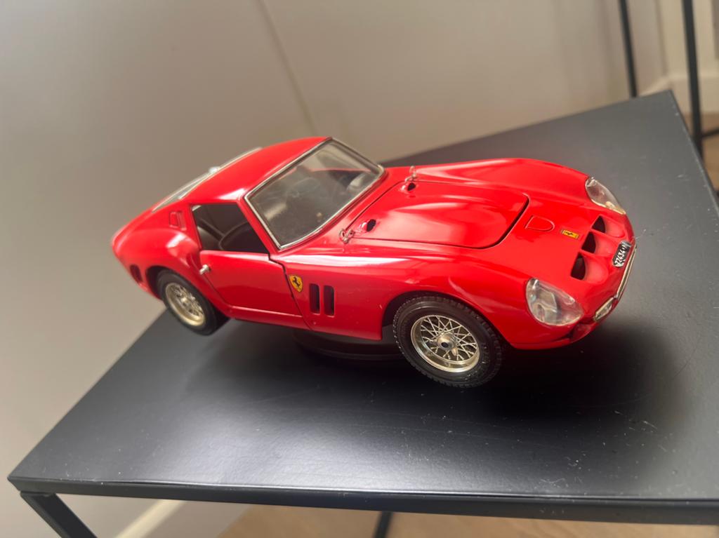 Ferrari 250 GTO ( 1962) model auto 1:18, Ophalen of Verzenden, Zo goed als nieuw, Bburago