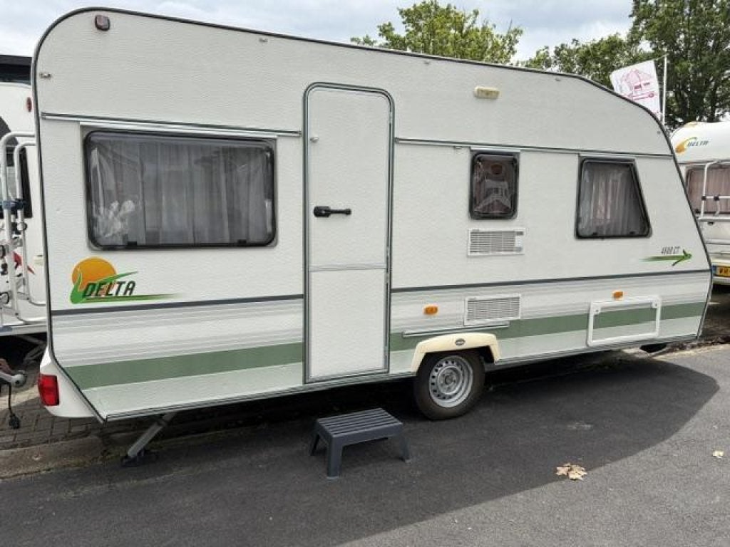 Delta Delta 4600 CT RONDZIT VASTBED VOORTENT, Caravans en Kamperen, Caravans, Rondzit, Bedrijf, 4 tot 5 meter, Koelkast