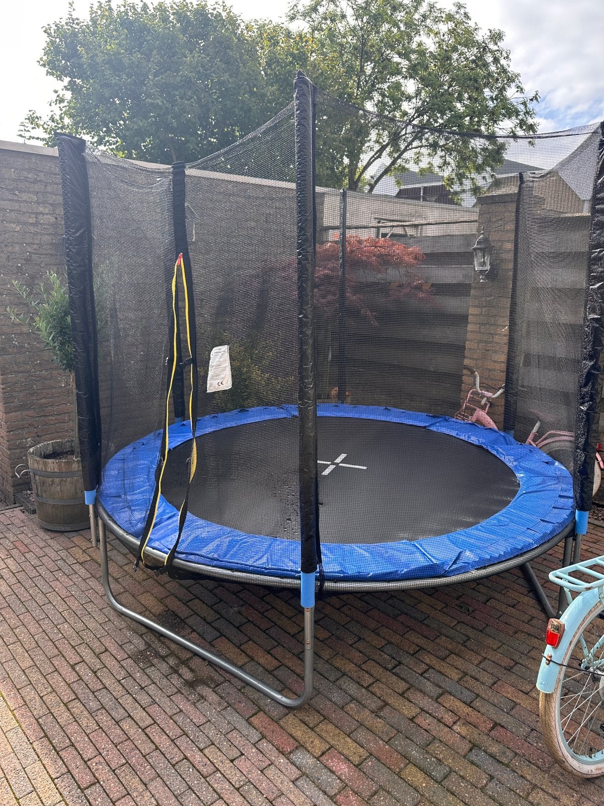 Trampoline, Ophalen, Zo goed als nieuw