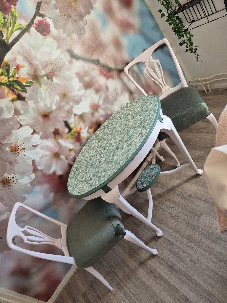 Antiek  Queen anna tafel met 2 eetstoelen, Ophalen