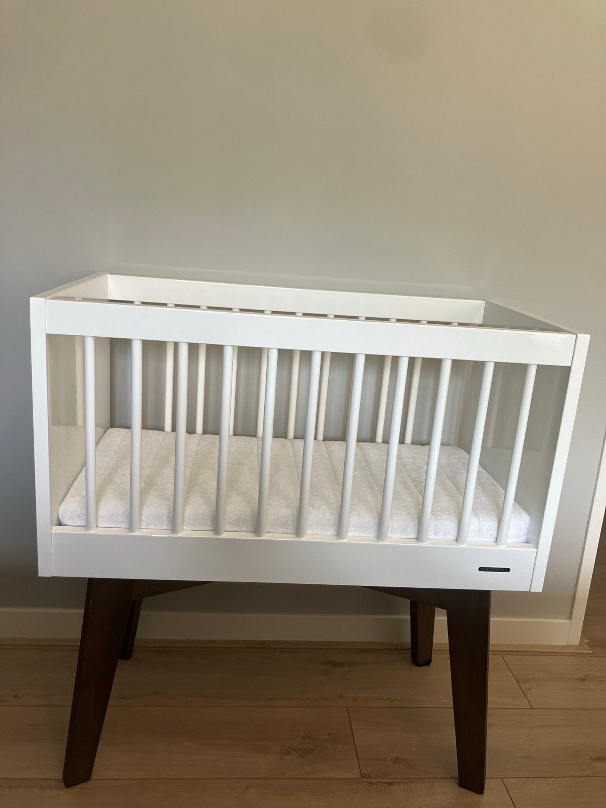 Kidsmill Sixties wieg hoogglans wit met matras, Ophalen, Zo goed als nieuw, Wieg