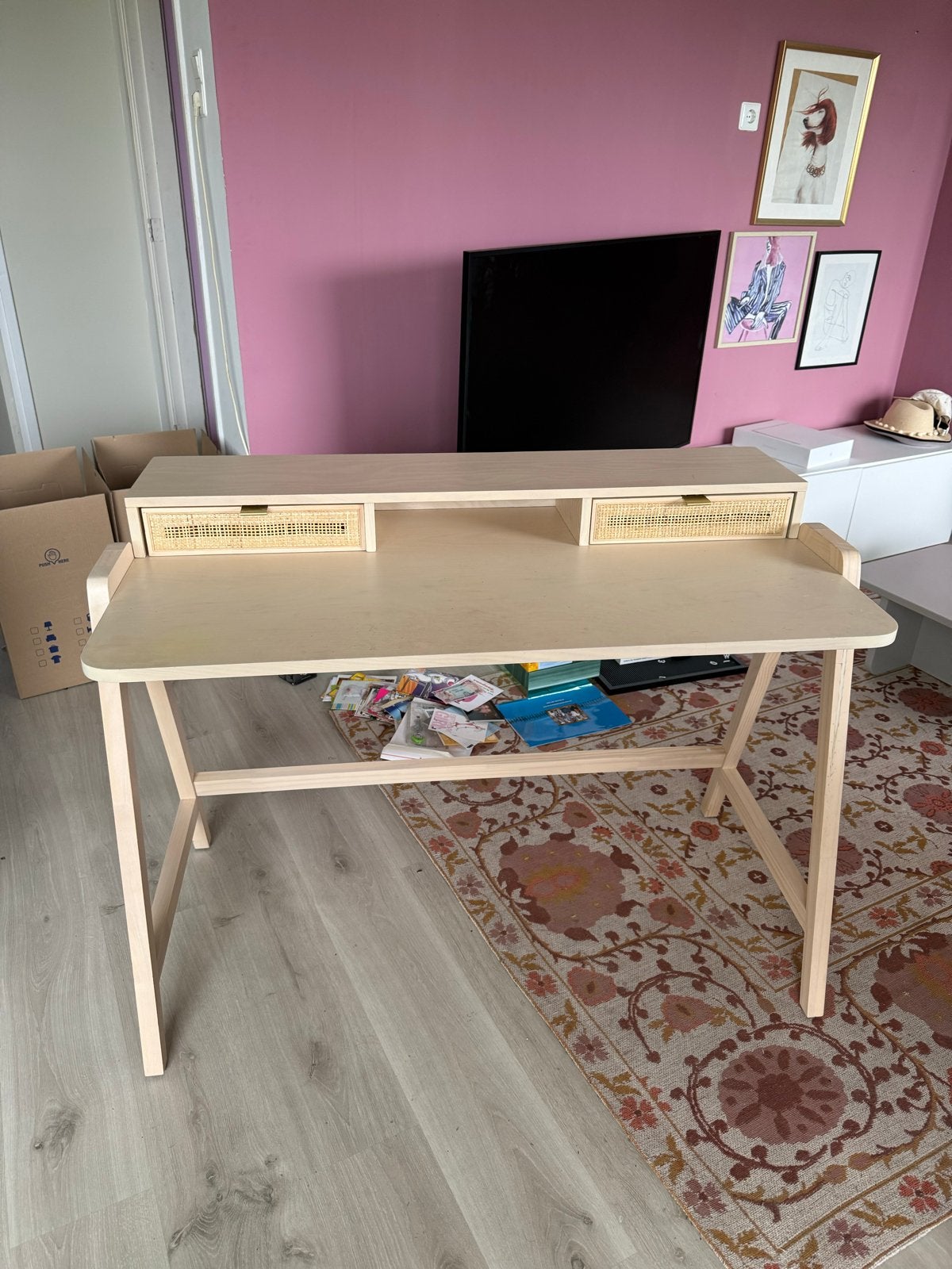 Modern bureau met opbergruimte en rotan details, Huis en Inrichting, Bureaus, Ophalen, Overige typen, Gebruikt, Overige merken