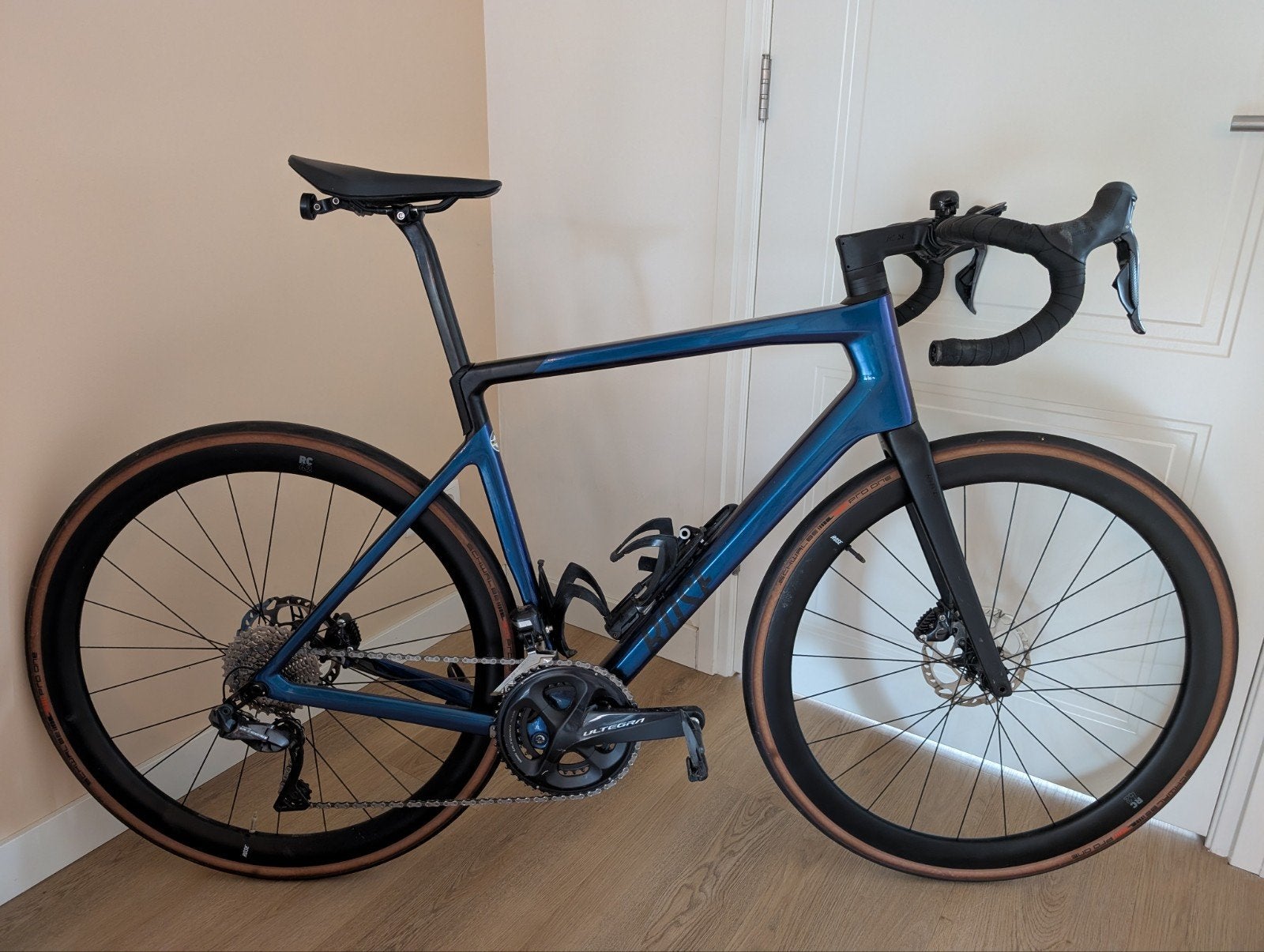 Rose REVEAL FOUR DISC Ultegra Di2 2020 - Maat 57, 28 inch, Carbon, Heren, Zo goed als nieuw