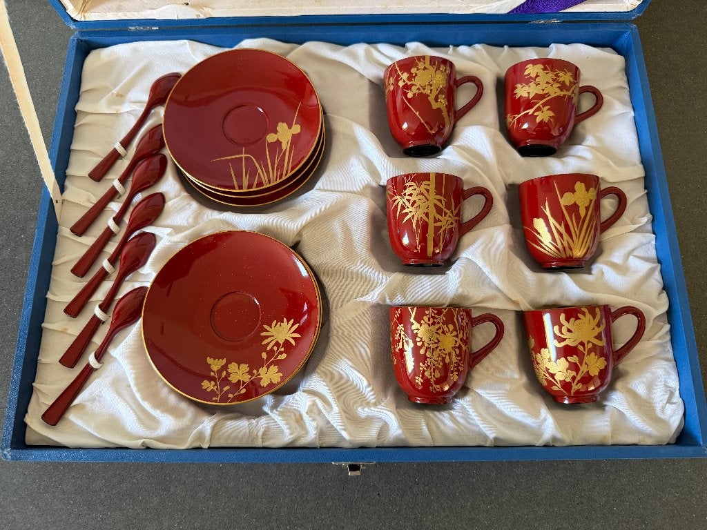 Vintage Japans rood lakwerk theeservies met goud decor, Ophalen of Verzenden