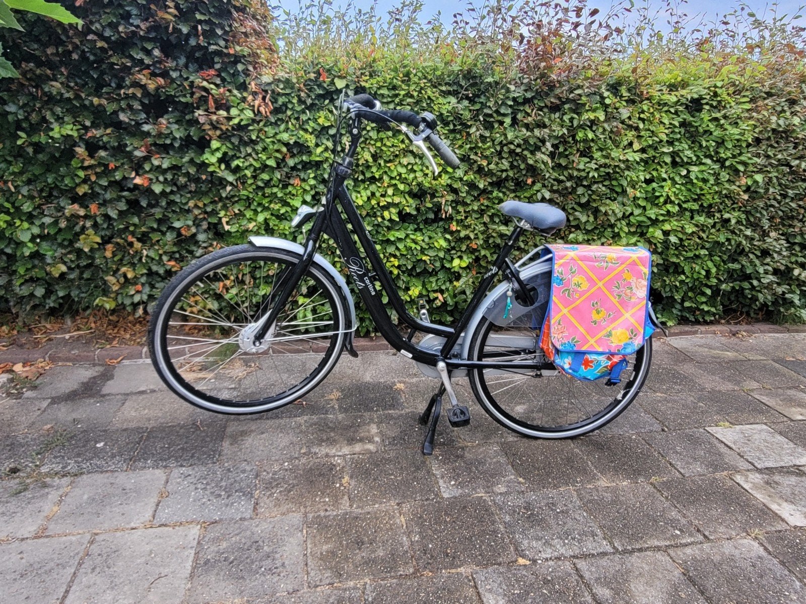 Fiets met stuurslot - Achterband lek, Fietsen en Brommers, Fietsen | Dames | Moederfietsen, Gebruikt, Velgrem, Dubbele standaard
