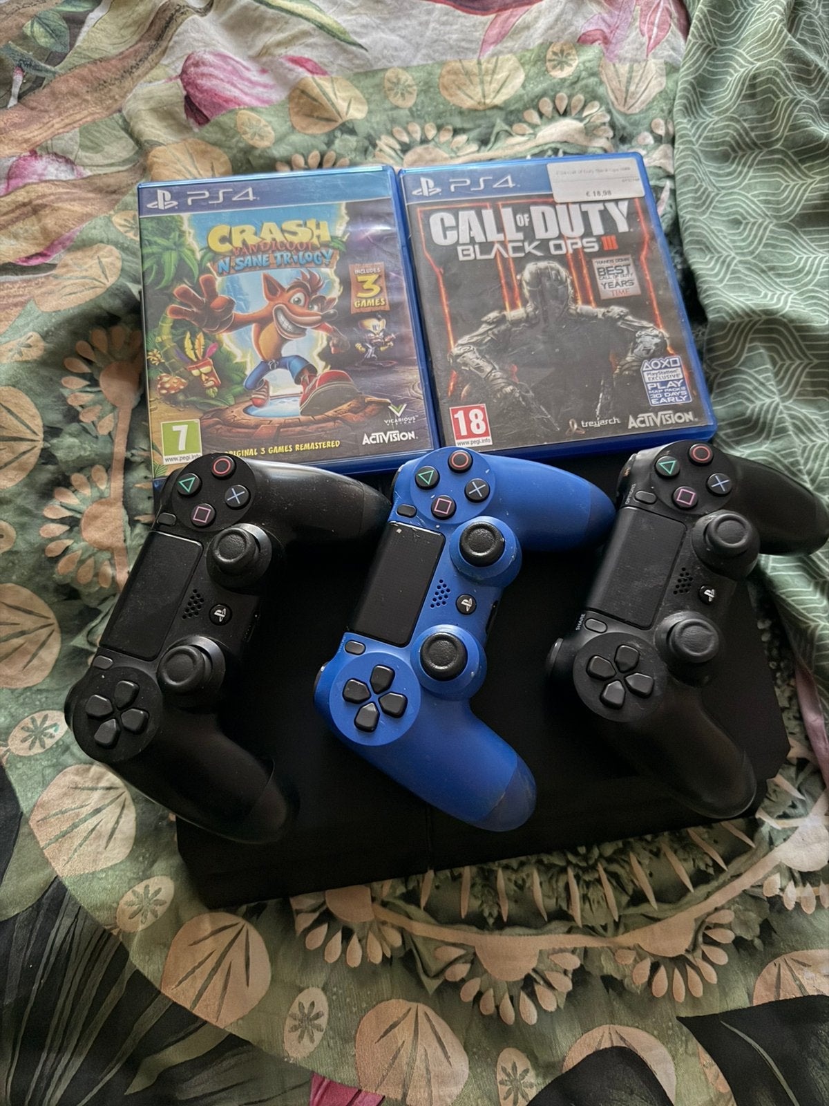 Playstation 4 met 3 controllers en 2 spellen, Spelcomputers en Games, Spelcomputers | Sony PlayStation 4, Met games, Ophalen of Verzenden
