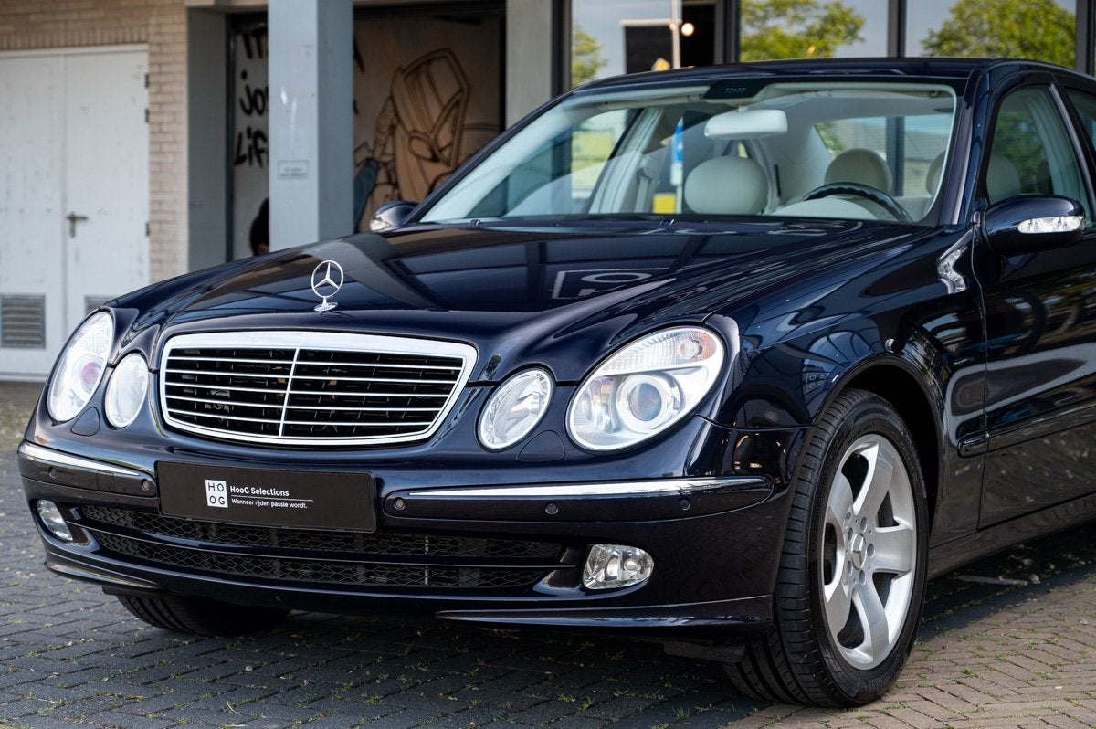 Mercedes-Benz E-Klasse E500 W211 (bj 2003, automaat), Auto's, Gebruikt, 8 cilinders, Blauw, Leder