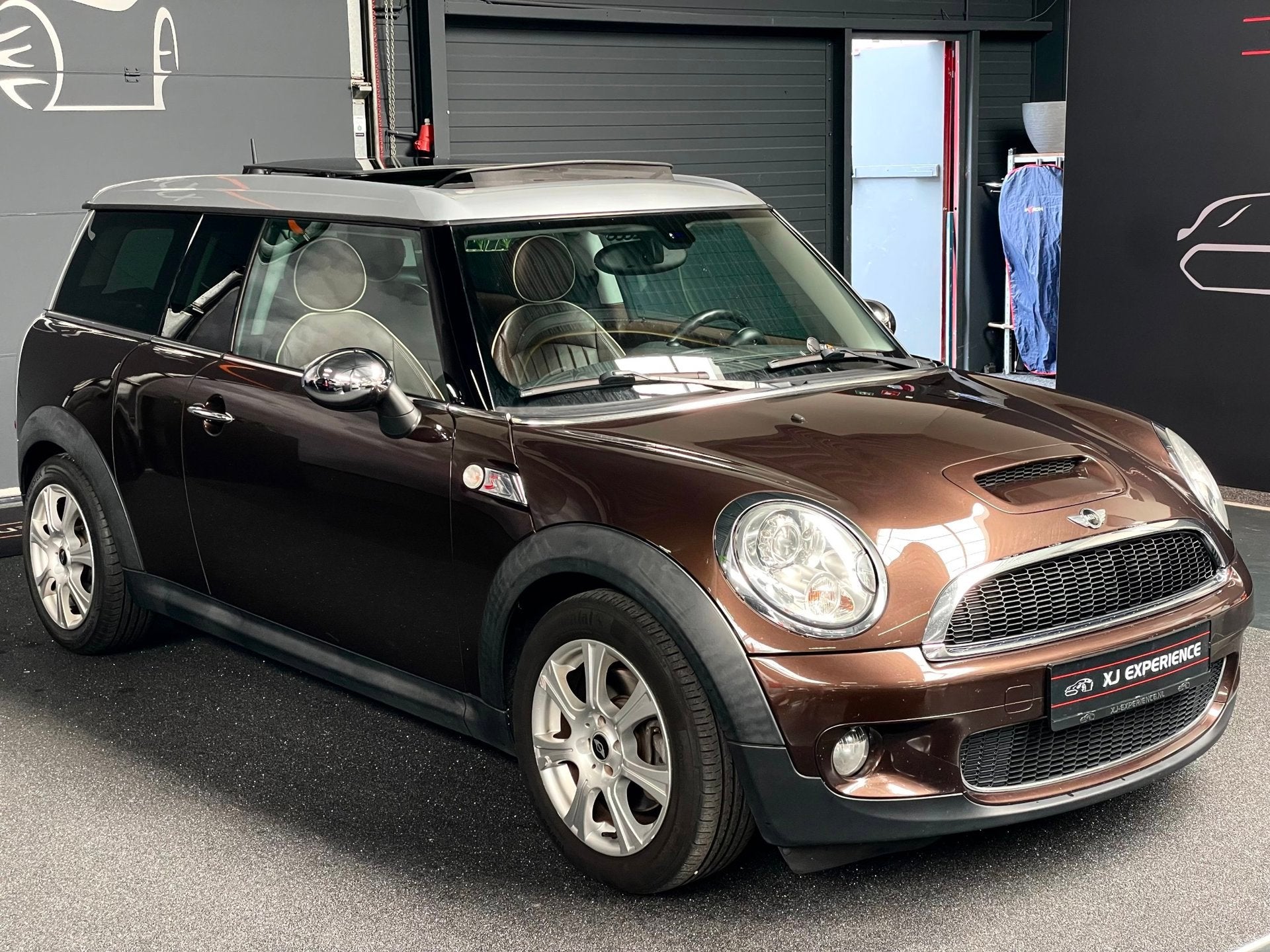 Mini Clubman 1.6 Cooper S Chili PANO LEER NAVI AIRCO AUTOMAA, Auto's, Gebruikt, Clubman, 4 cilinders, Bruin