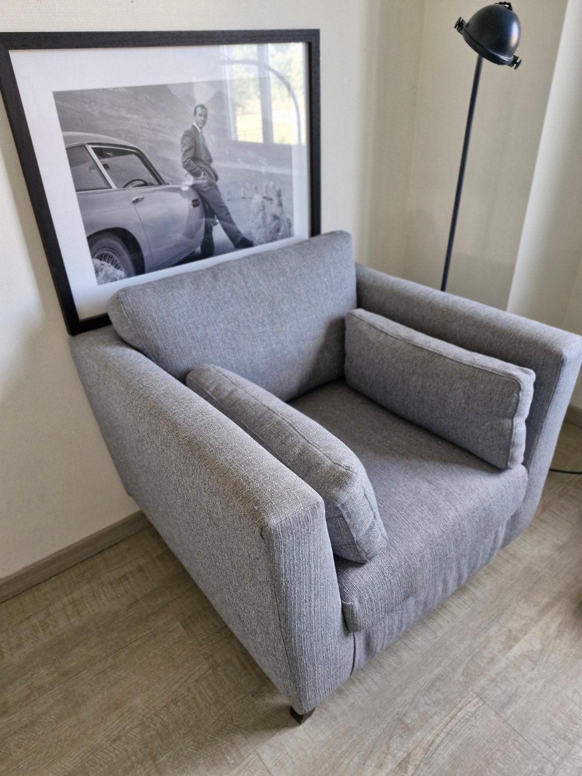 Grijze retro fauteuil Goossens - Compact en comfortabel, Huis en Inrichting, Fauteuils, Ophalen, 75 tot 100 cm, Zo goed als nieuw
