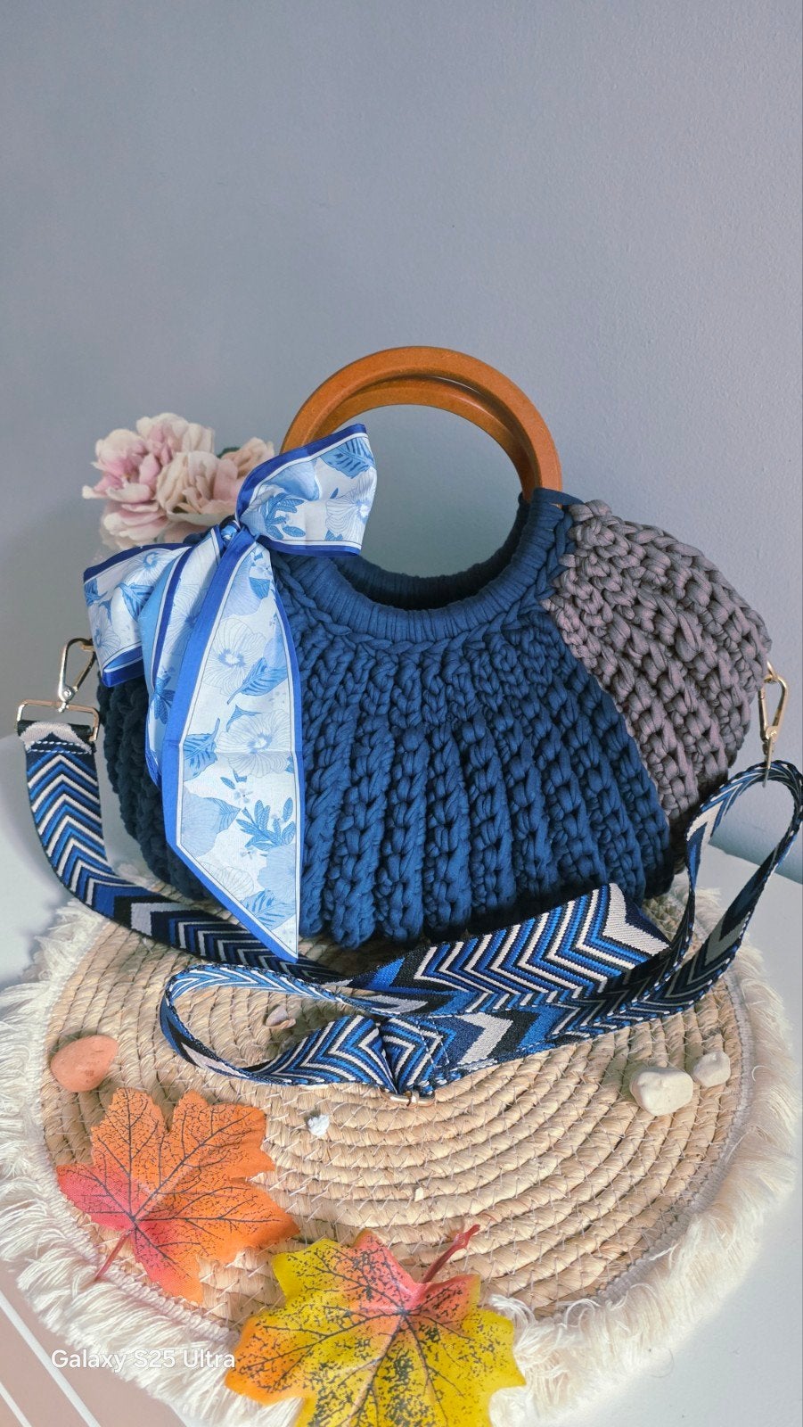 Handgemaakte gehaakte tas met houten handvat en sjaal, Ophalen of Verzenden, Nieuw, Blauw, Handtas