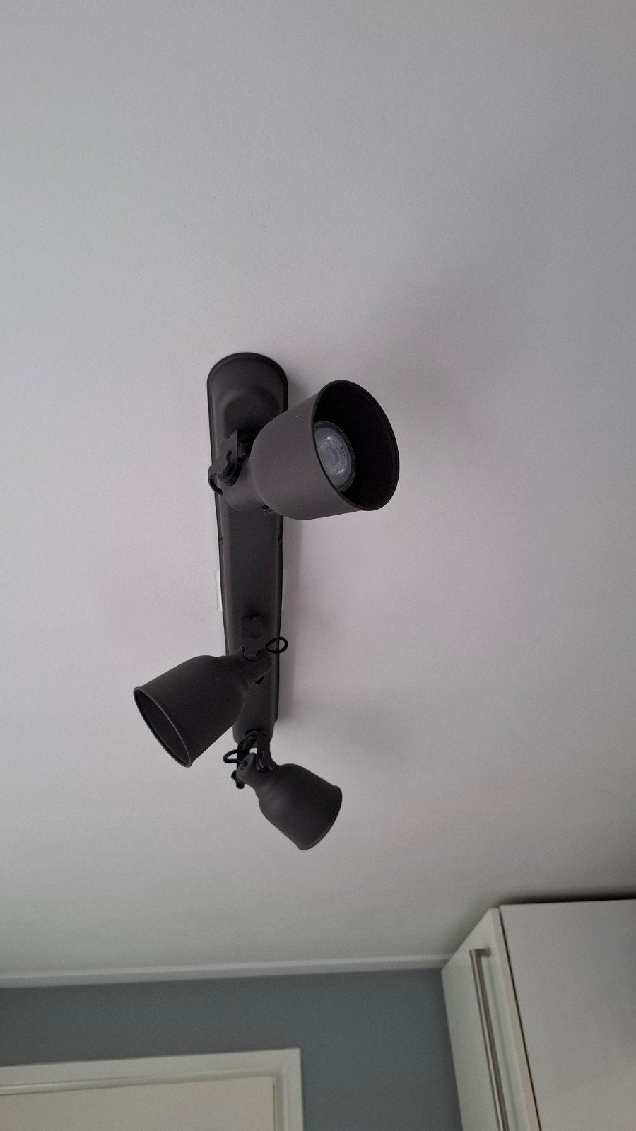 IKEA Plafondlamp met 3 Spots - Langwerpig Donkergrijs, Verstelbaar, Plafondspot, Zo goed als nieuw, Industrieel