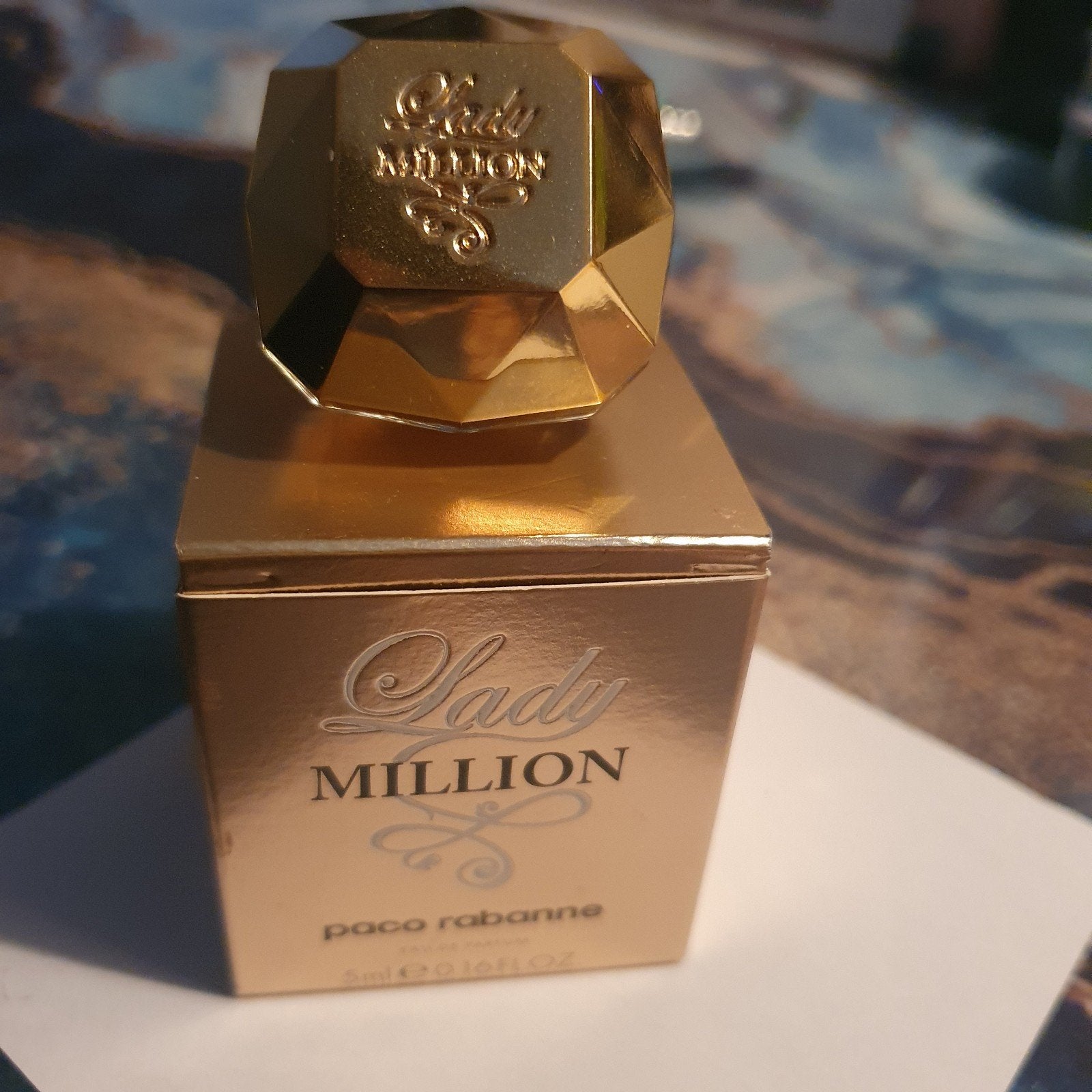 MILLION  EDT ZEER MOOIE UITSTRALING, Ophalen, Zo goed als nieuw
