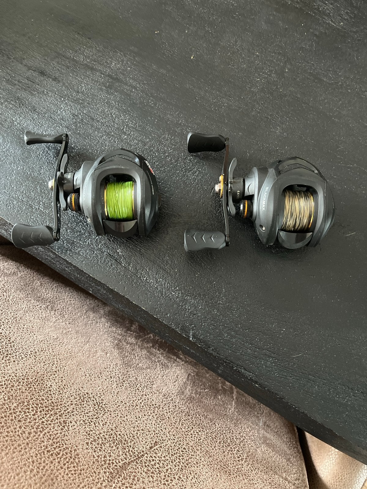 Set van 2 Abu Garcia Black Max BMAX3 baitcasting molens, Ophalen of Verzenden, Zo goed als nieuw, Molen