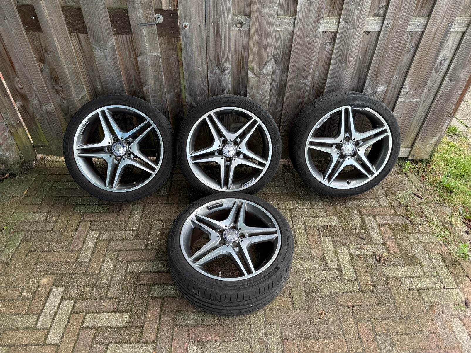 Originele Mercedes AMG 18 inch velgen + Continental banden, Auto-onderdelen, Banden en Velgen, Ophalen, 18 inch, Gebruikt, Banden en Velgen
