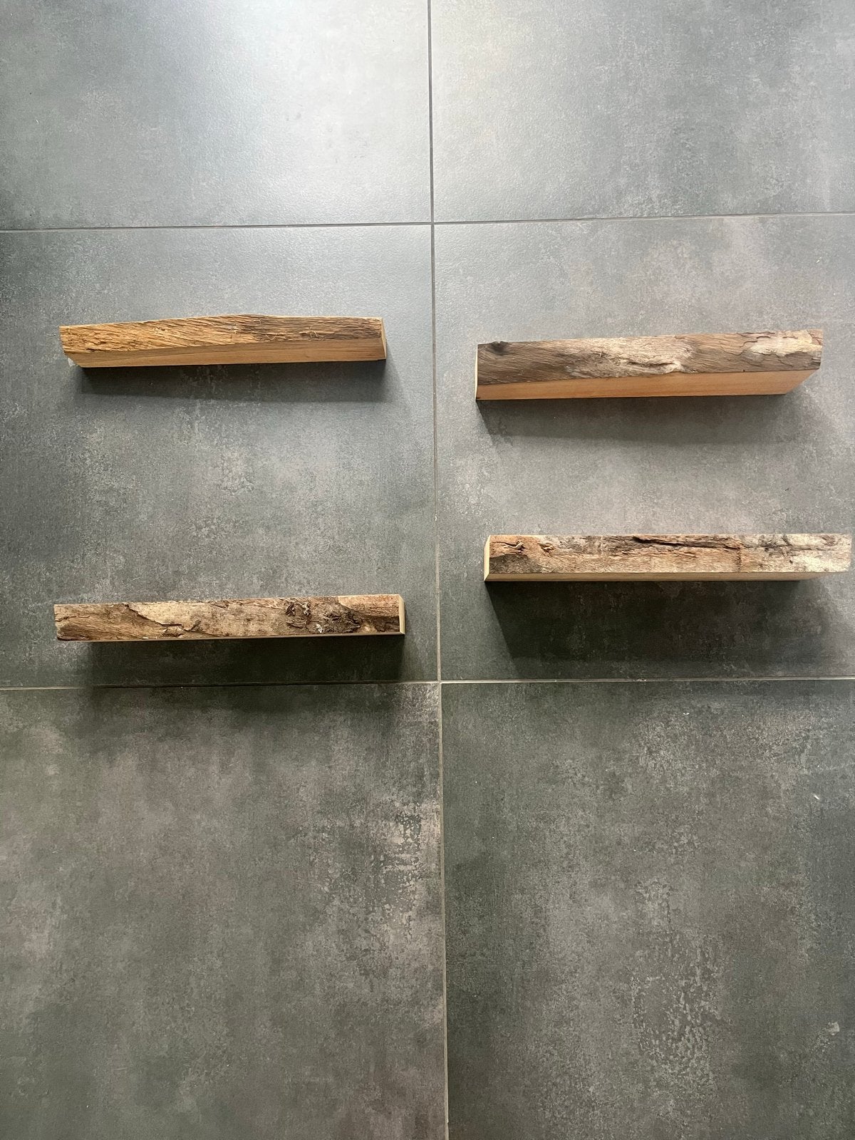 Set van vier prachtige Europese notenhout wandplanken, Ophalen, Nieuw