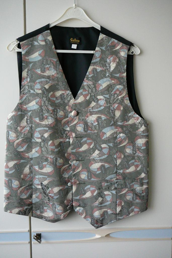 heren Gilet meerkleurig zijdeachtig,  maat L   NU 15 euro, Maat 52/54 (L), Overige kleuren, Sahra, Ophalen of Verzenden