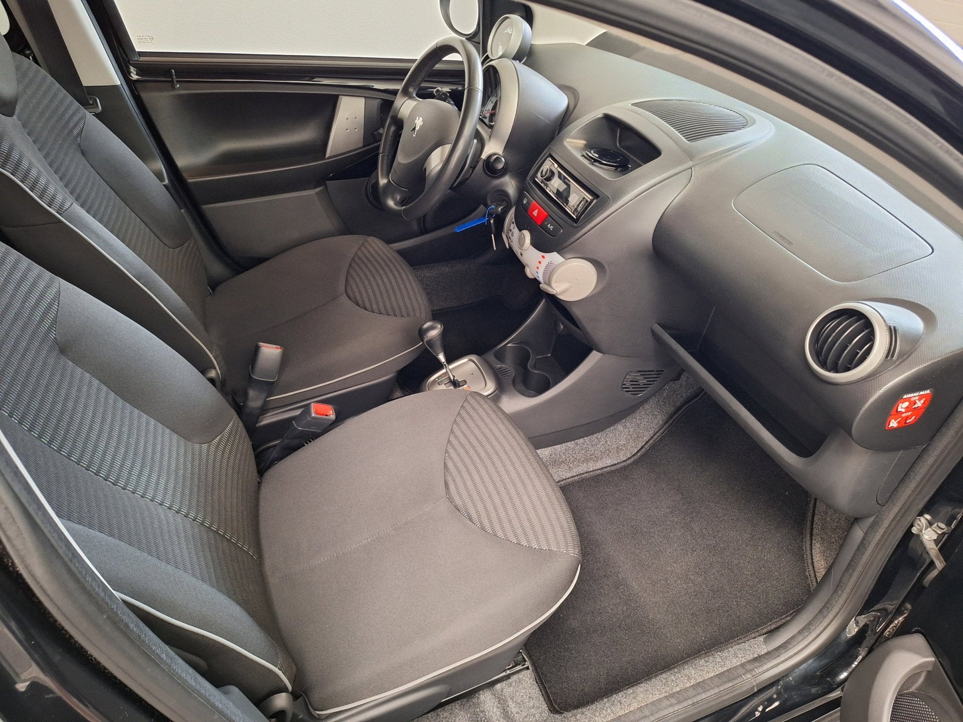 Foto 18 van Peugeot 107 Sport uitv AUTOMAAT. 2e eig. 78.000 km NAP.