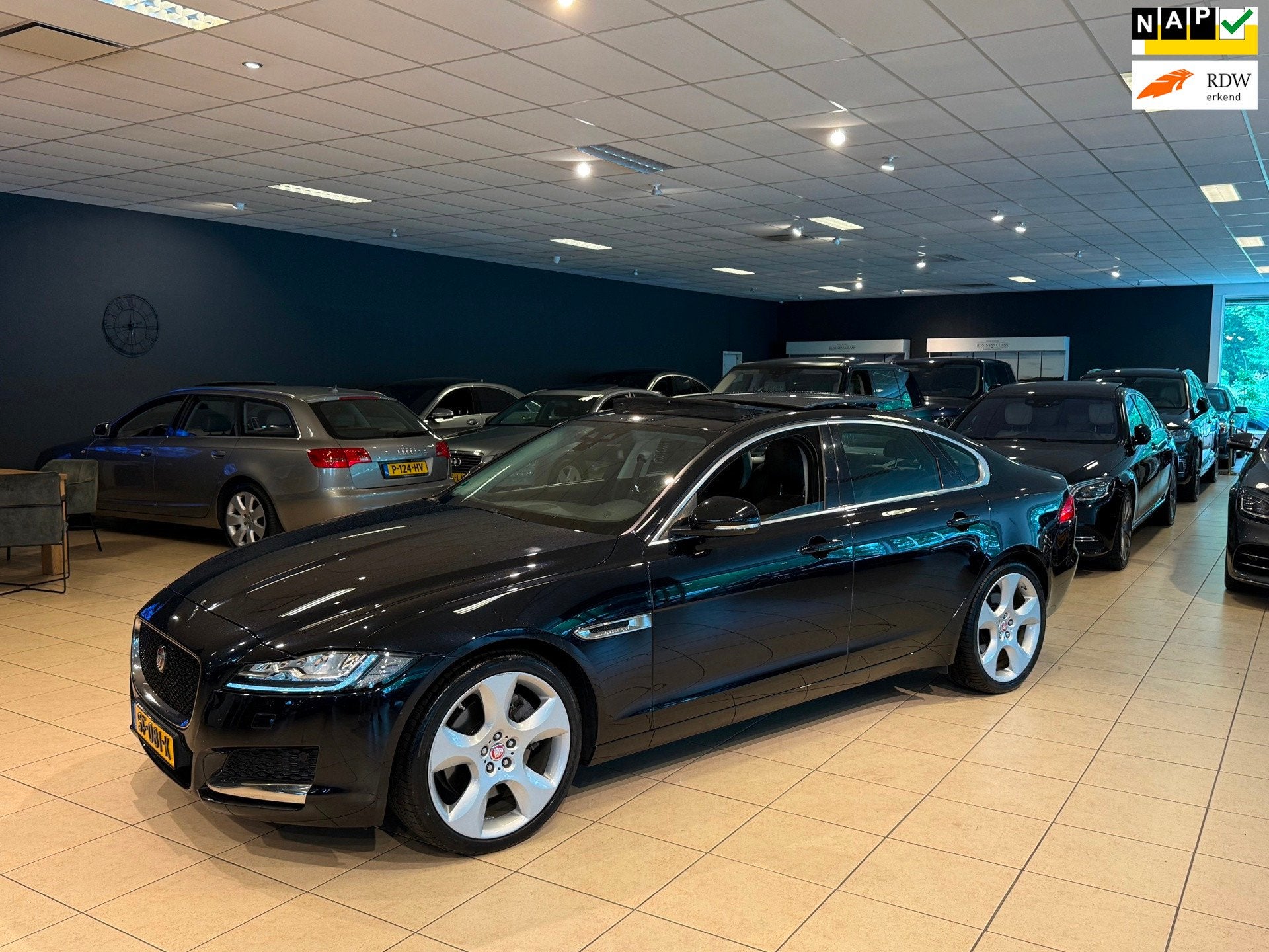 Jaguar XF 3.0 Portfolio/306pk/Panorama/Leder/Camera, Auto's, Jaguar, Automaat, Achterwielaandrijving, Gebruikt, Euro 6