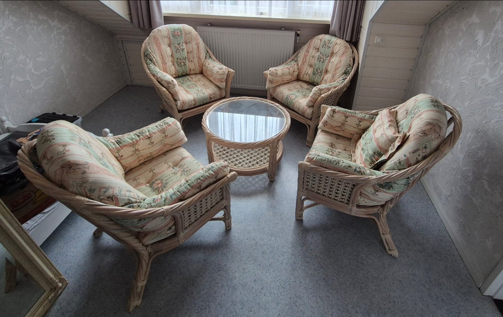 Rotan zitgroep met 4 zitstoelen en salontafel, Huis en Inrichting, Ophalen, Gebruikt, Riet of Rotan, 75 tot 100 cm