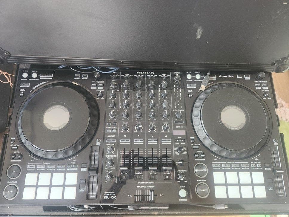 Pioneer DDJ-1000 met flightcase, decksaver en originele doos, Ophalen of Verzenden, Zo goed als nieuw, Draaitafel, Pioneer
