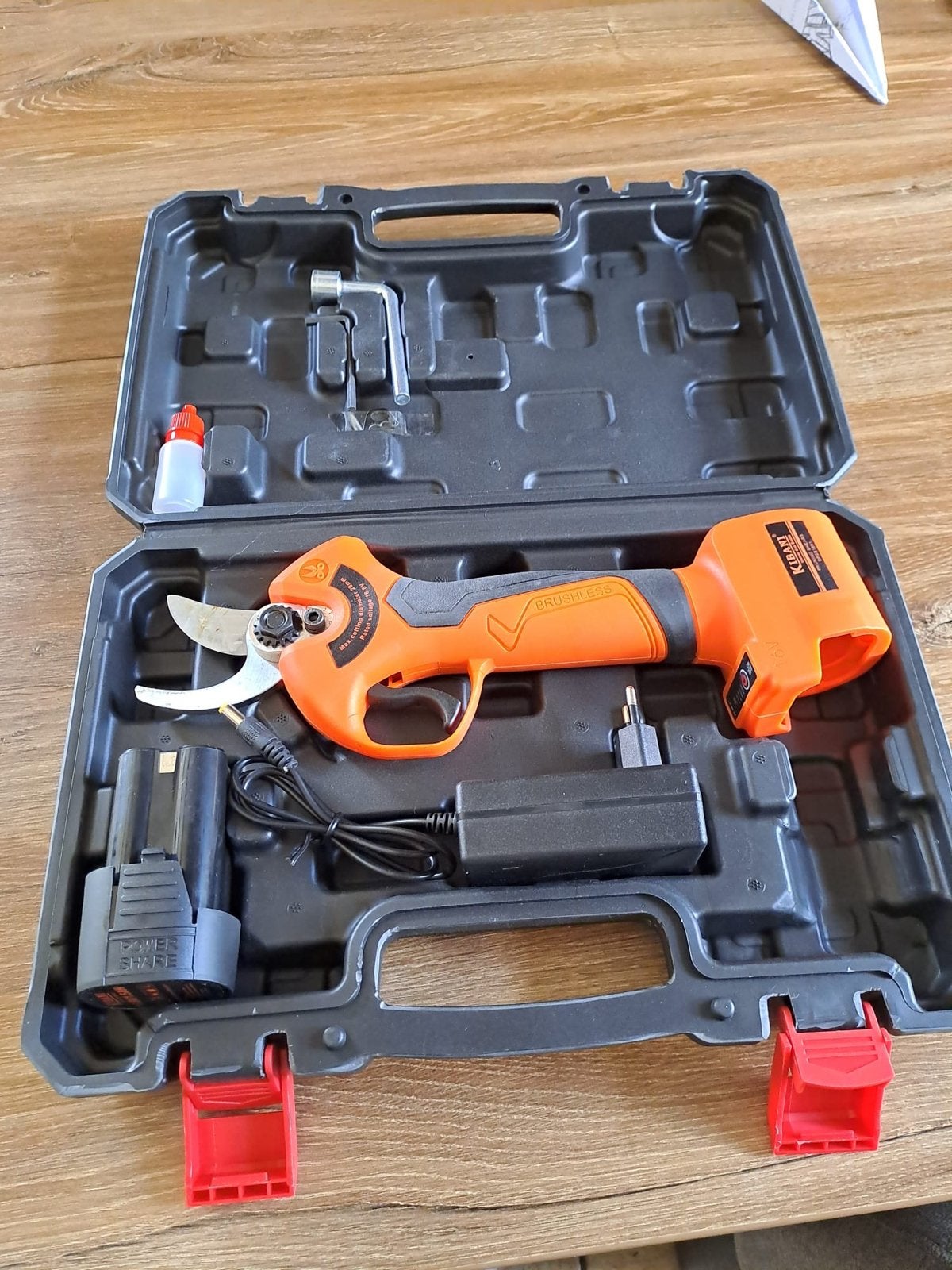 Elektrische Kniptang - Snoeischaar op Accu, Tuin en Terras, Ophalen, Gebruikt, 20 t/m 29 mm