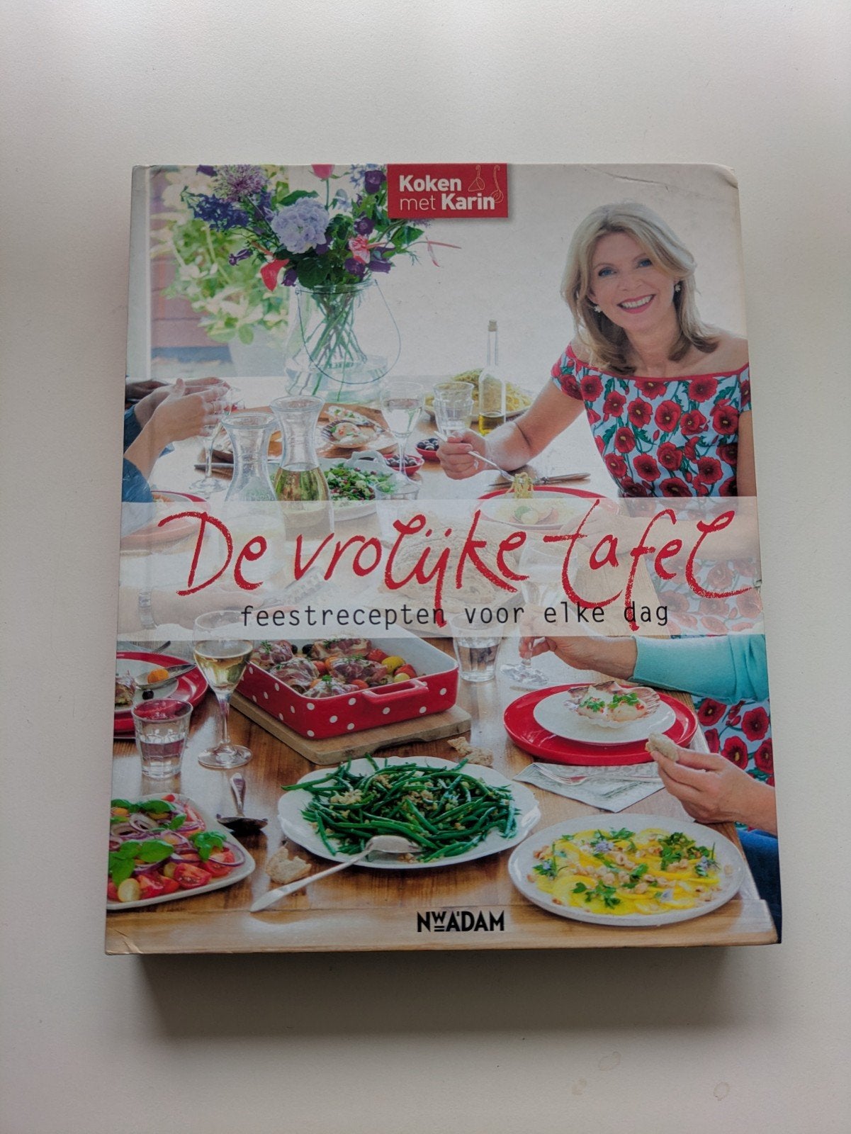 Kookboek 'De vrolijke tafel' van Karin Luiten, Ophalen of Verzenden, Zo goed als nieuw, Karin Luiten