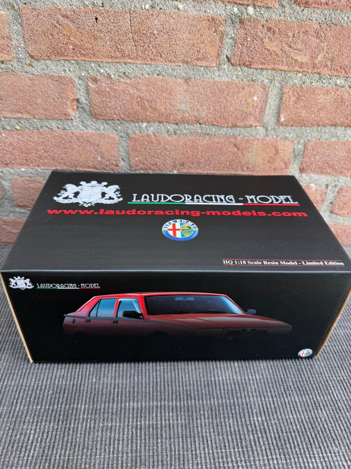 1:18 Laudoracing LM087B Alfa Romeo 75  3.0 V6 **zeldzaam**, Hobby en Vrije tijd, Modelauto's | 1:18, Ophalen of Verzenden, Nieuw
