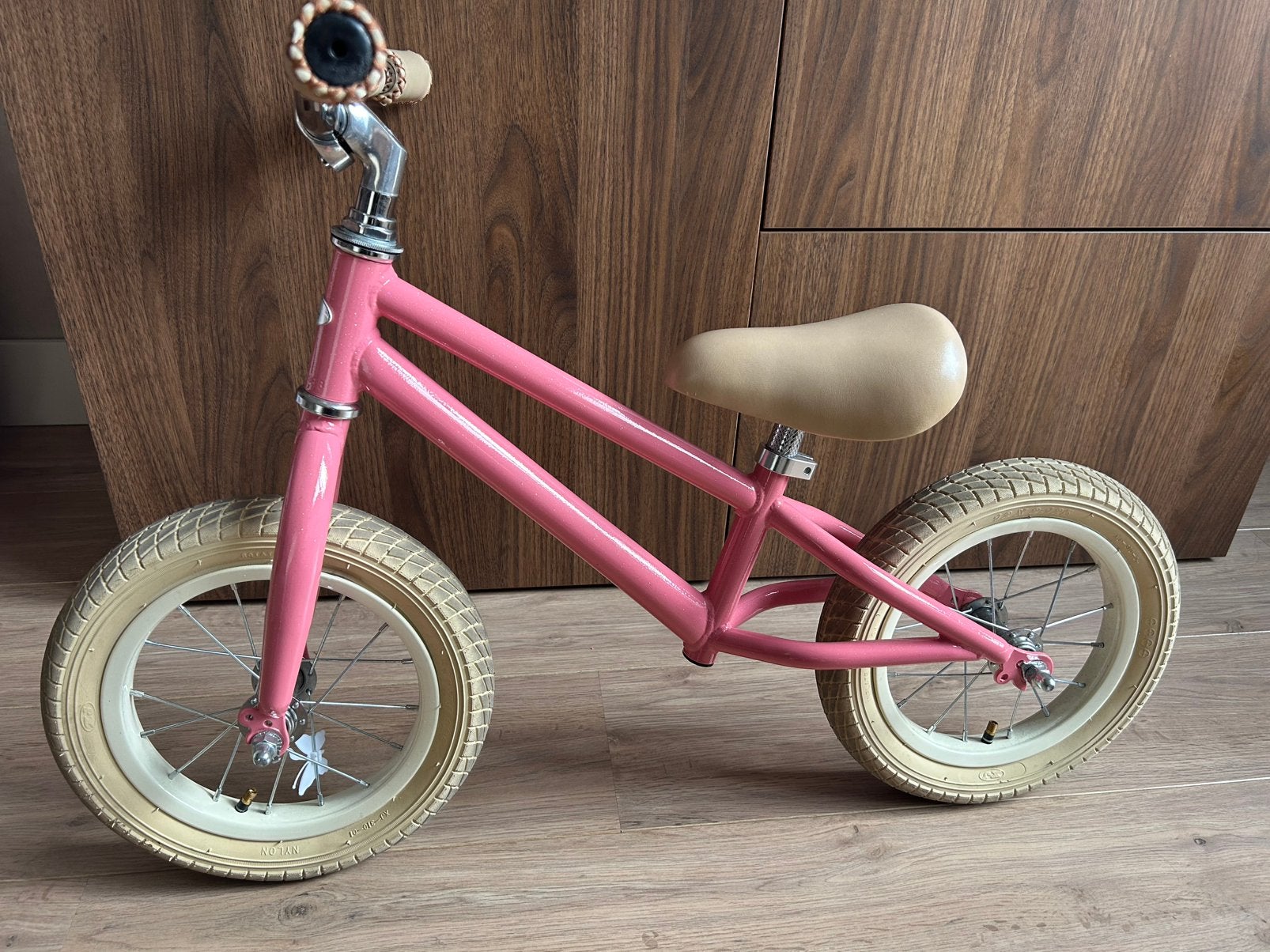 Konges slojd loopfiets roze met glitter, Ophalen, Zo goed als nieuw, Minder dan 16 inch
