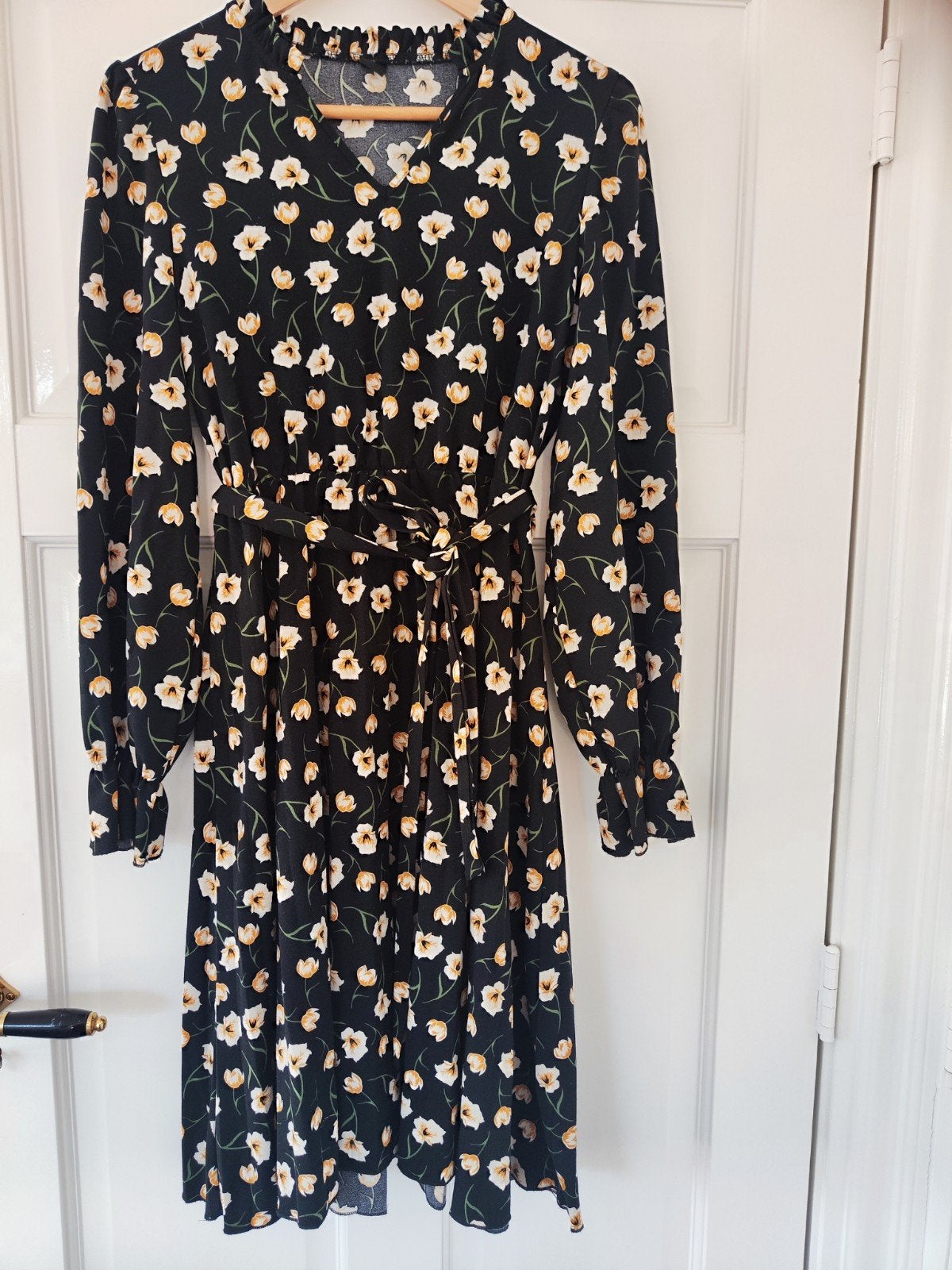 Shein jurk met bloemenprint - Maat M, Maat 38/40 (M), Zwart, Ophalen of Verzenden, Zo goed als nieuw