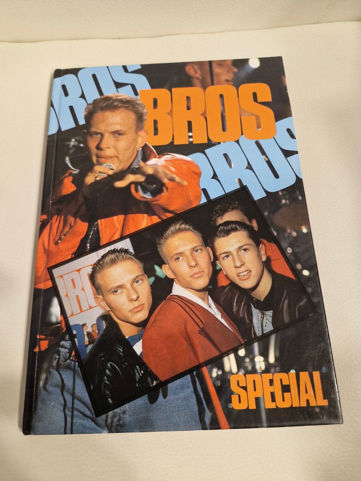 Bros Bros Special - Muziekboek uit 1989, Ophalen of Verzenden, Gelezen, Artiest, Melanie Clayden, Karen J. Morton, John Kercher