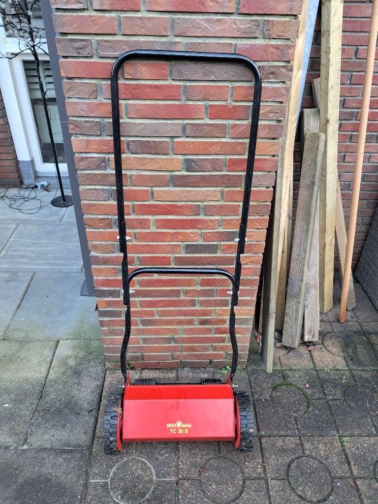 Handgrasmaaier Wolf garden TC30 s + verticuteer hark, Ophalen, Gebruikt, Handgrasmaaier, 40 t/m 49 cm