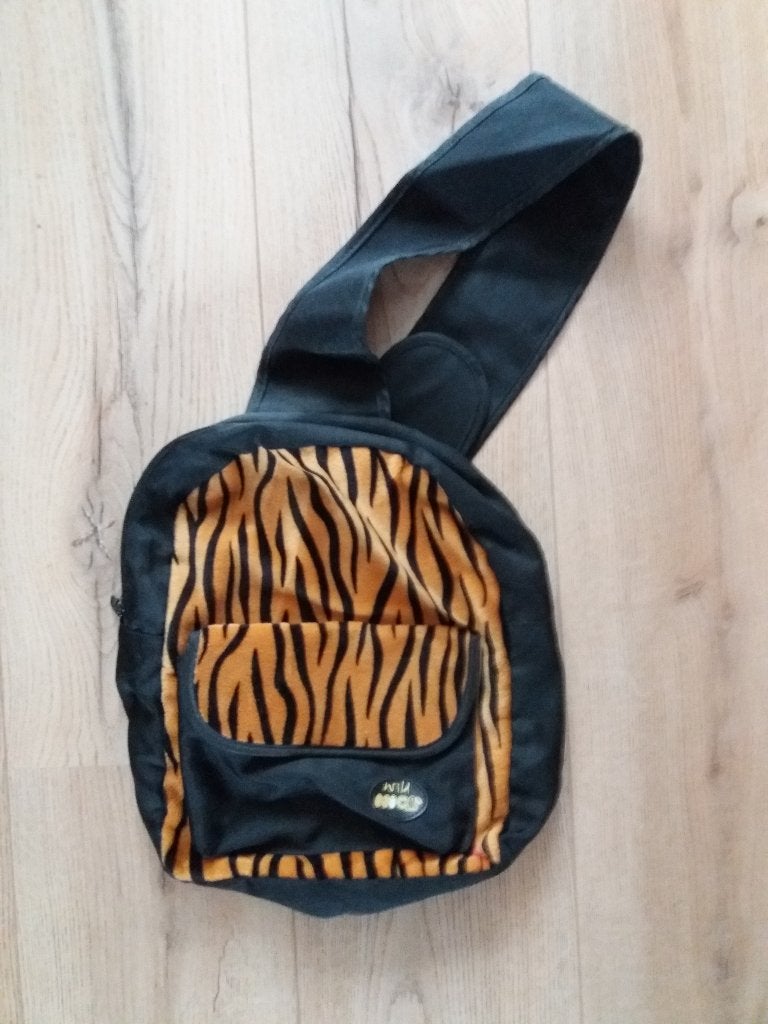Een nieuw zwart met tijgerprint kinder-rugtasje., Overige merken, 25 tot 40 cm, Nieuw, Ophalen of Verzenden
