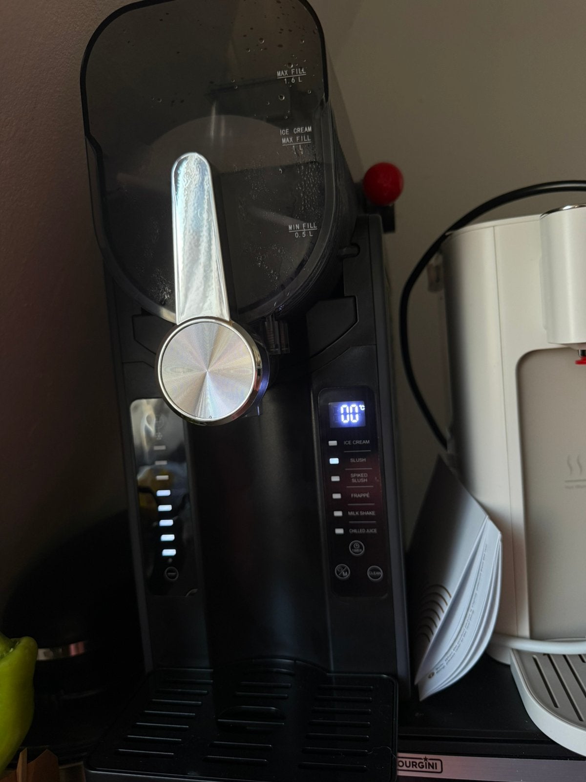 2x slush/smoothie/frappe/softijs machine te koop, Witgoed en Apparatuur, IJsmachines, Ophalen, Nieuw, Zelfvriezend