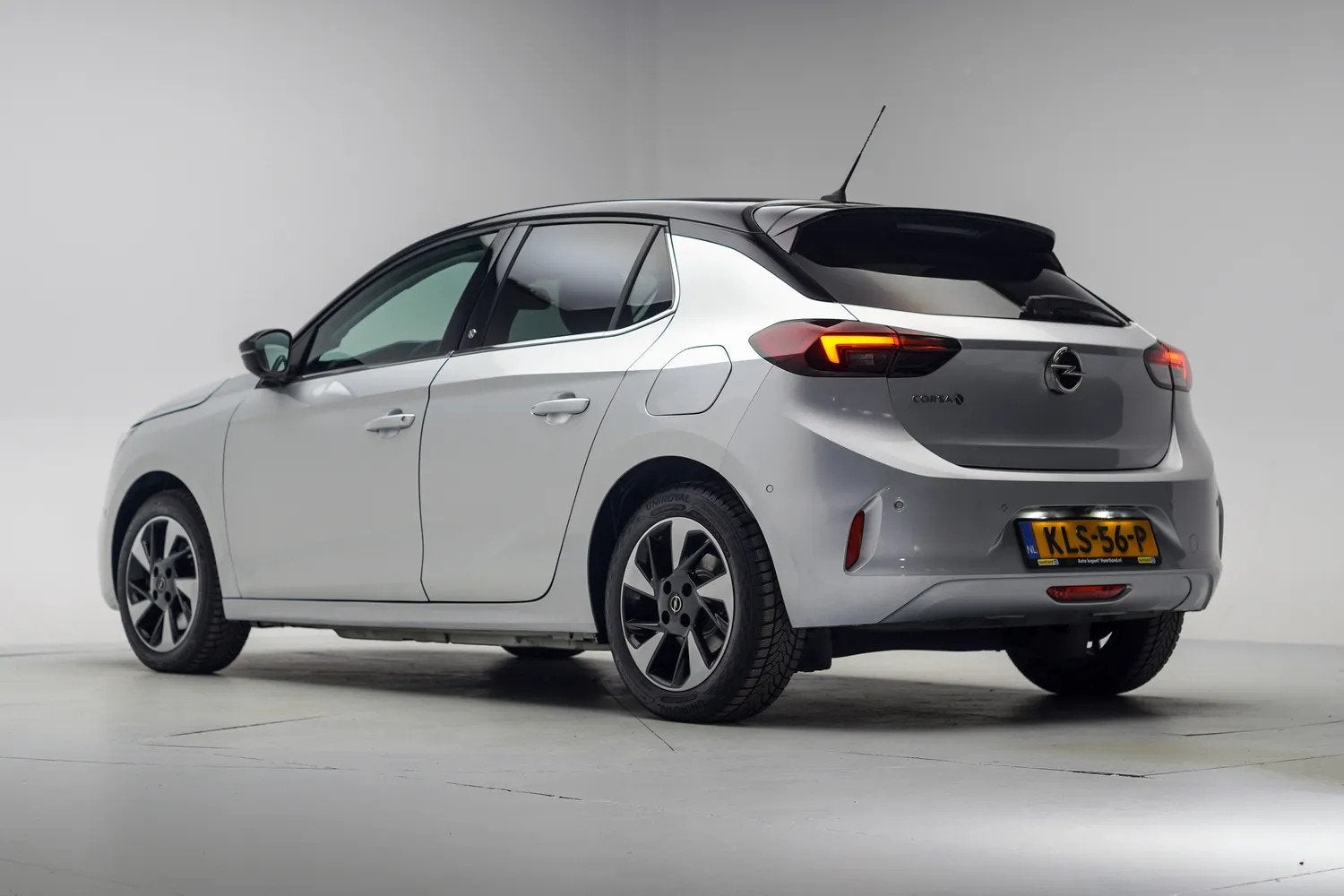 Opel CORSA-E Elegance 50kWh 3-Fase [Apple/Android Navi Camer, 0 cilinders, Gebruikt, Leder, 1430 kg