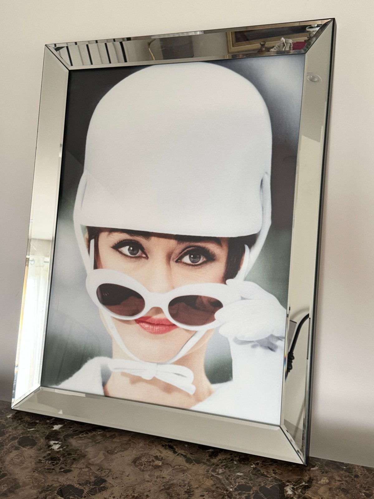 Audrey Hepburn ingelijste foto met spiegelrand, Huis en Inrichting, Woonaccessoires | Schilderijen, Tekeningen en Foto's, Ophalen