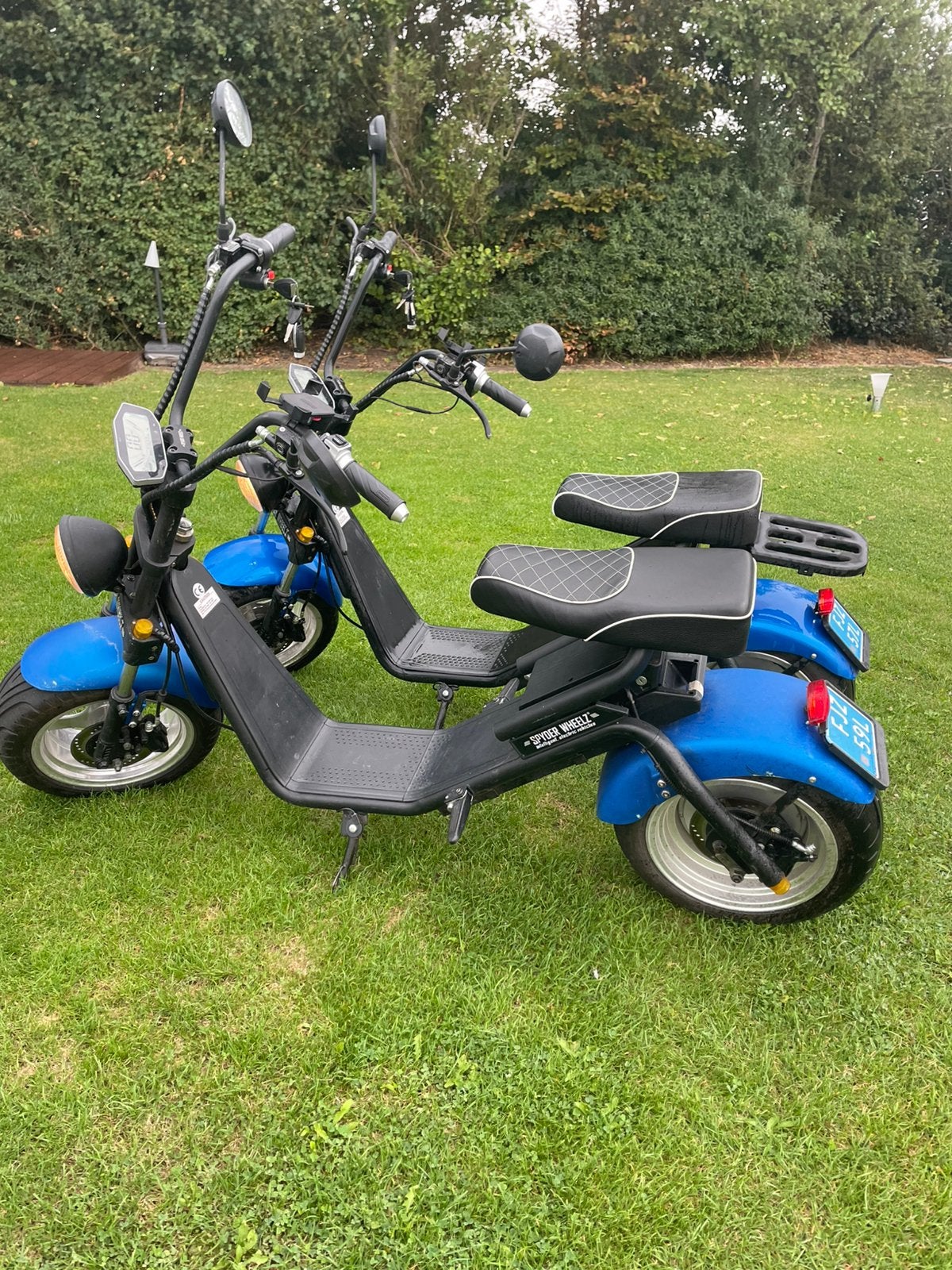 2 E-scooters met helmen, Spyder Wheelz, Gebruikt, Elektrisch, Ophalen, Overige merken