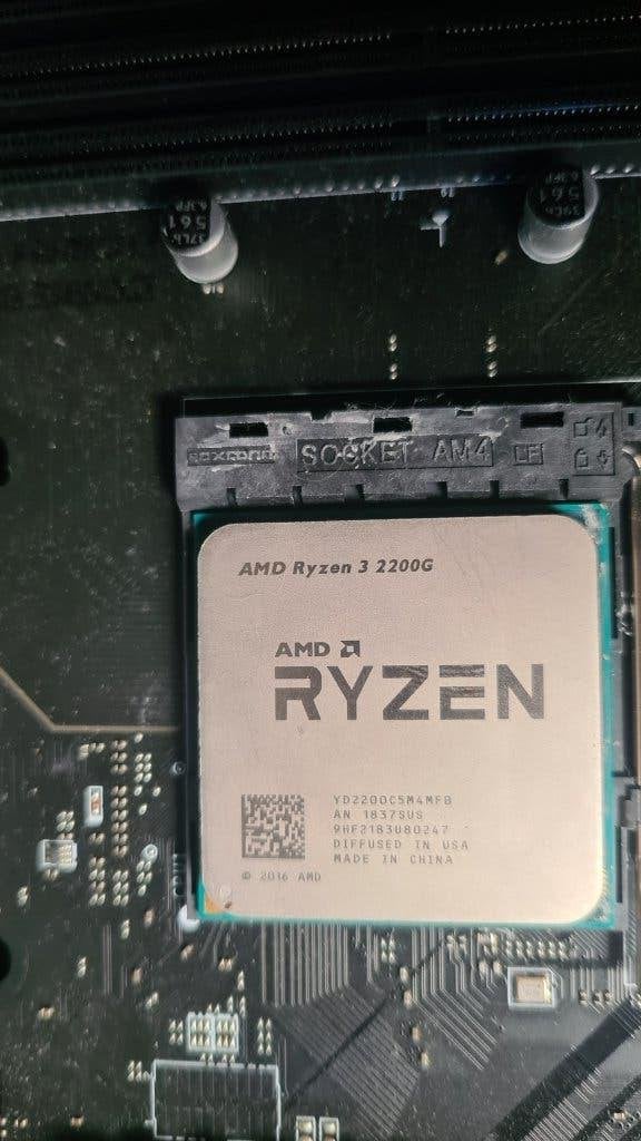 Ryzen 2200G, Ophalen, Gebruikt, 4-core, 2 tot 3 Ghz