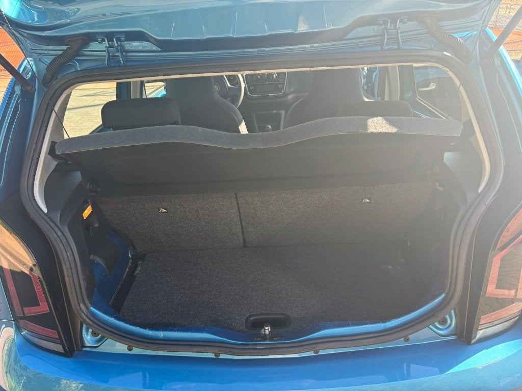 Foto 7 van Volkswagen Move Up!  5-DRS 2018 Blauw metallic, airco