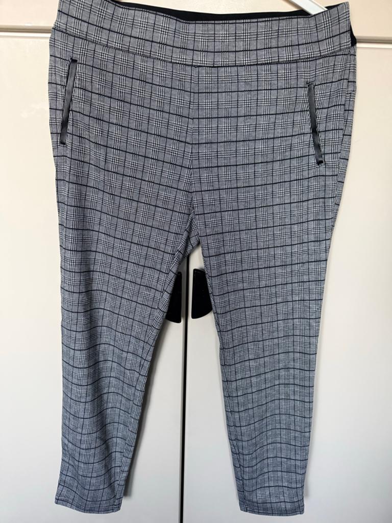 Geruite broek C&A - Maat 44, Verzenden, Zwart, Maat 42/44 (L), Zo goed als nieuw