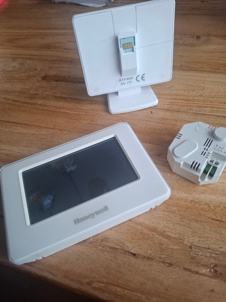 evohome thermostaat, Doe-het-zelf en Verbouw, Thermostaten, Ophalen of Verzenden, Slimme thermostaat, Gebruikt