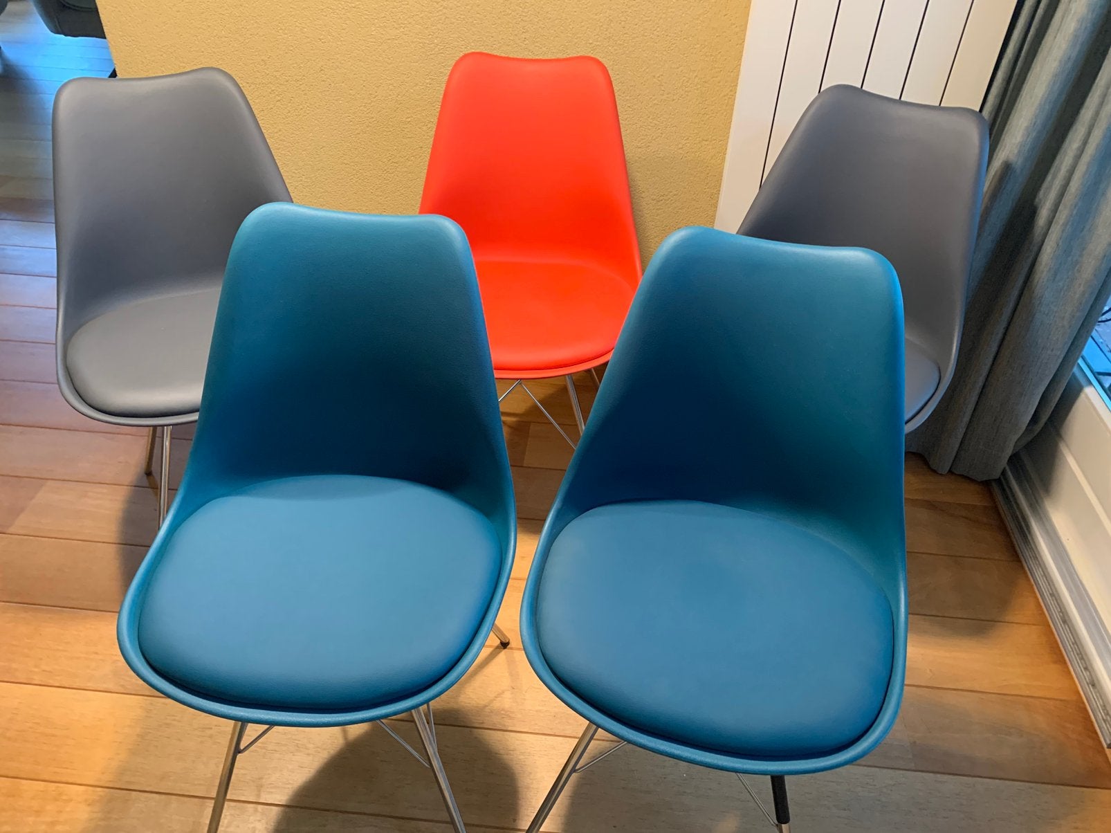 Stoelen div kleuren blauw, rood grijs, Huis en Inrichting, Stoelen, Ophalen, Zo goed als nieuw, Blauw